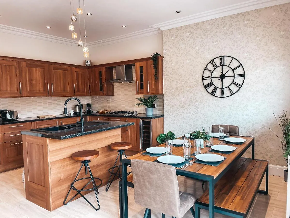 Ty-Fry House, By Solace Stays Cardiff