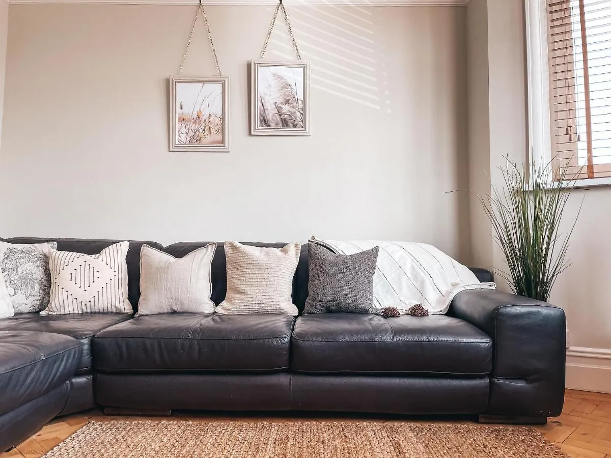 Holiday home Ty-Fry House, By Solace Stays Cardiff