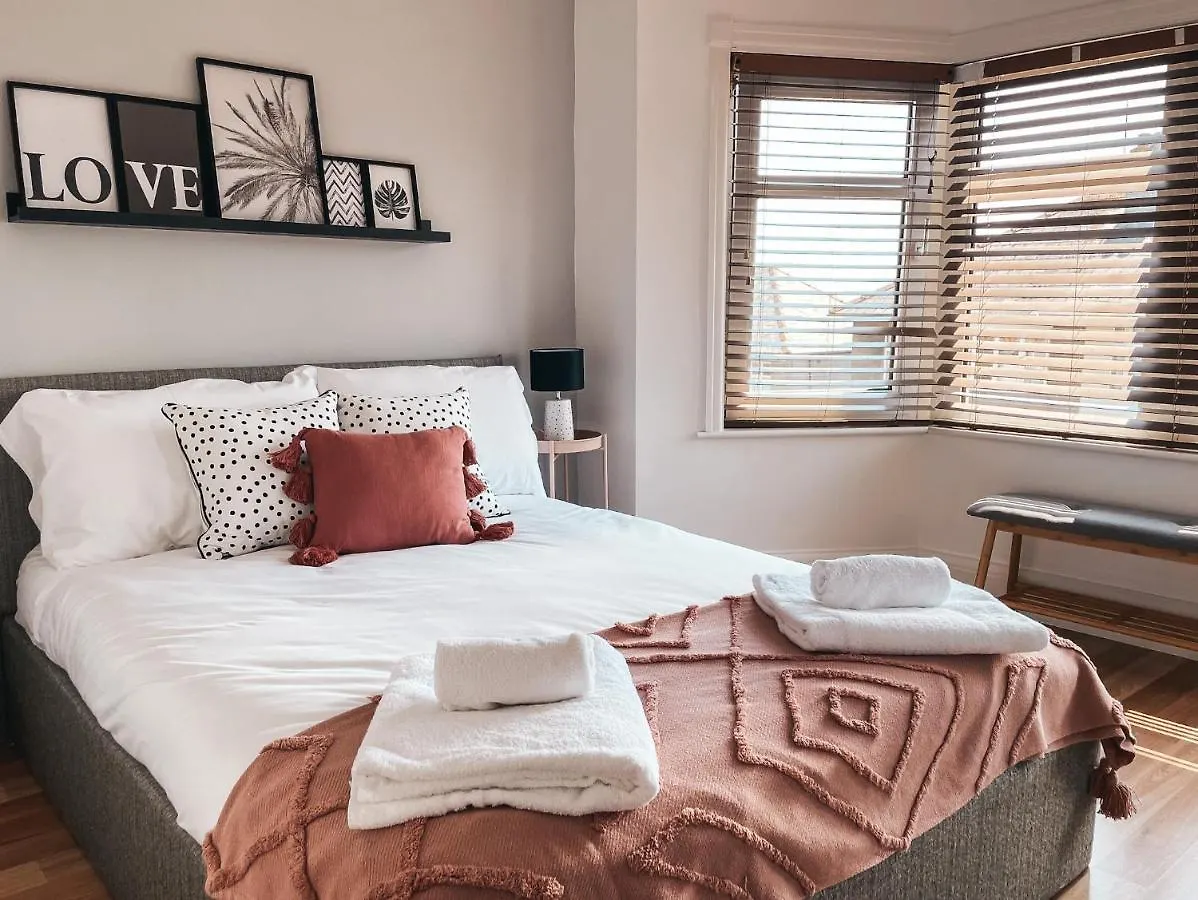 Holiday home Ty-Fry House, By Solace Stays Cardiff United Kingdom