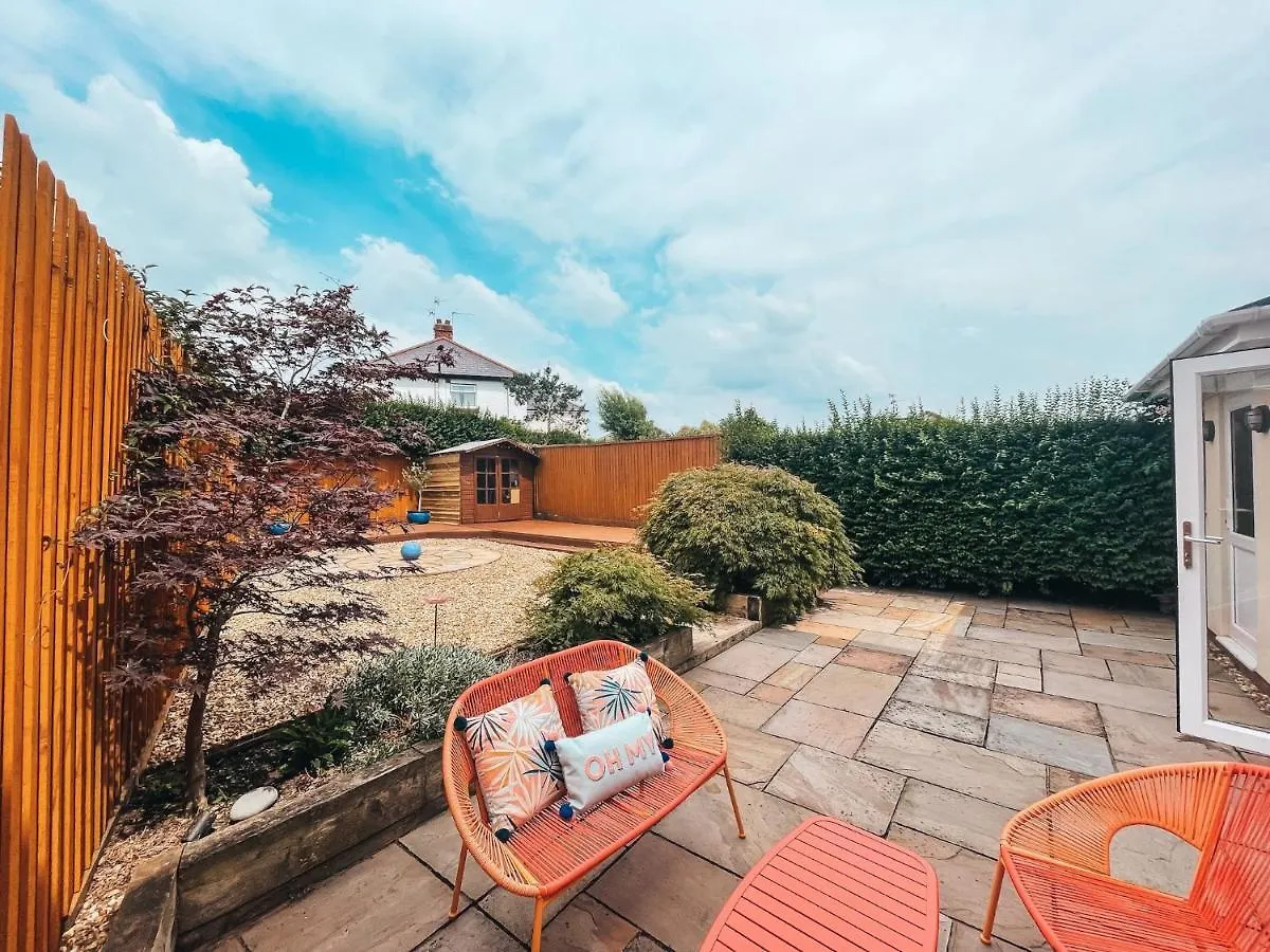 Ty-Fry House, By Solace Stays Cardiff Holiday home